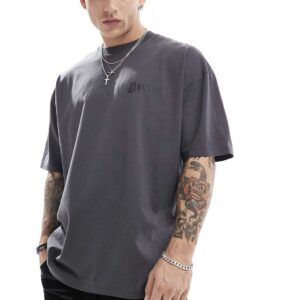 Oversized marškinėliai su spauda ant krūtinės ir nugaros