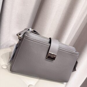 Stilinga David Jones rankinė per petį