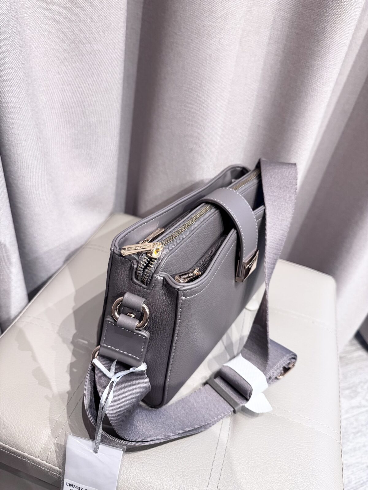 Stilinga David Jones rankinė per petį