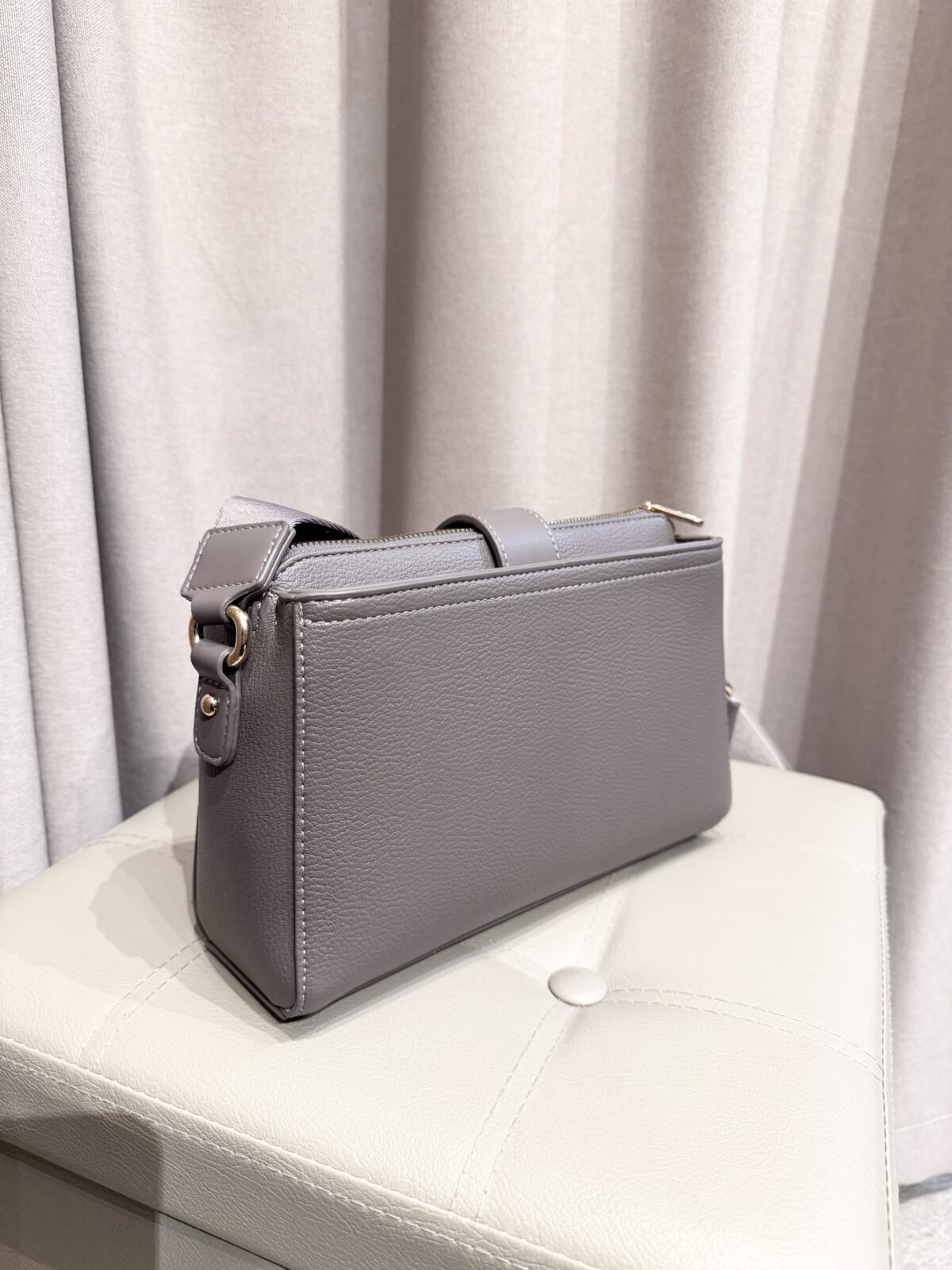 Stilinga David Jones rankinė per petį