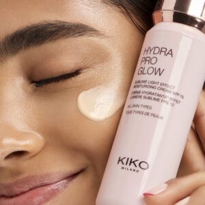 KIKO MILANO Hydra Pro Glow drėkinamasis kremas su hialurono rūgštimi ir SPF 10