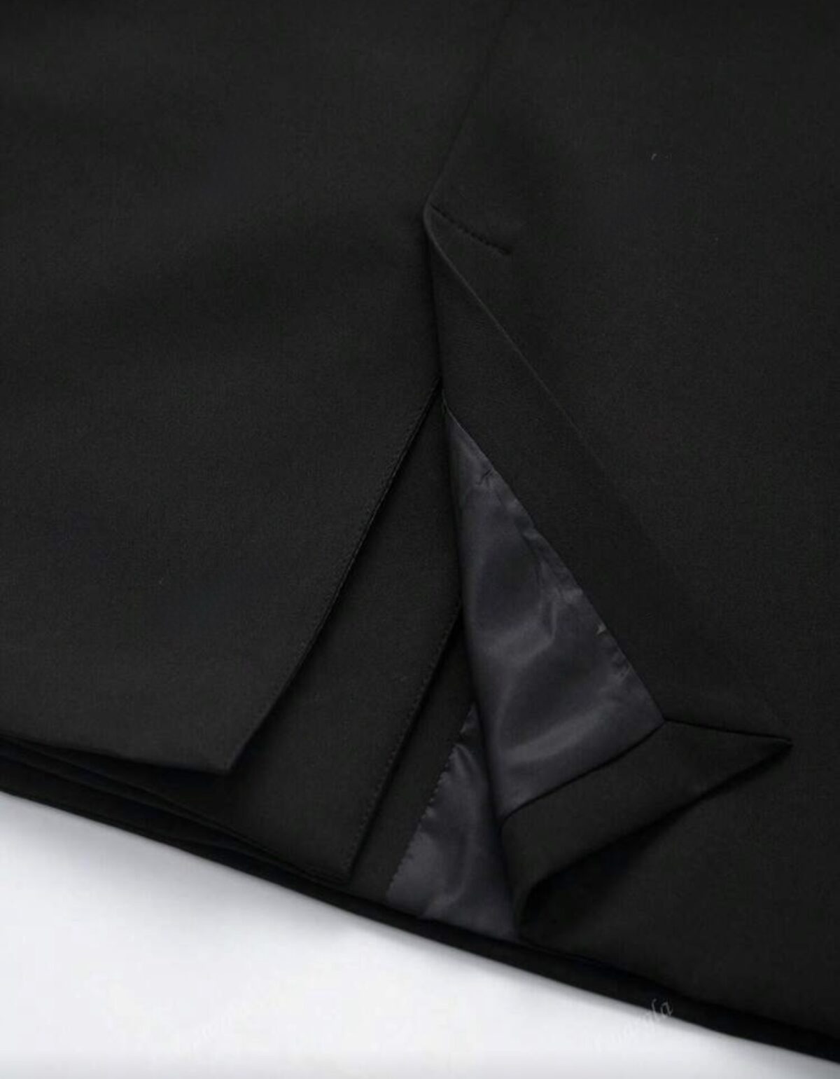 Klasikinis juodas švarkas