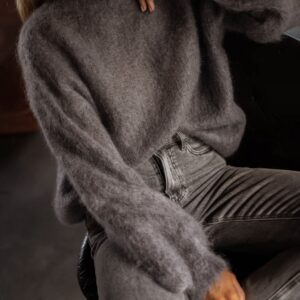 Pilkas moherinis megztinis