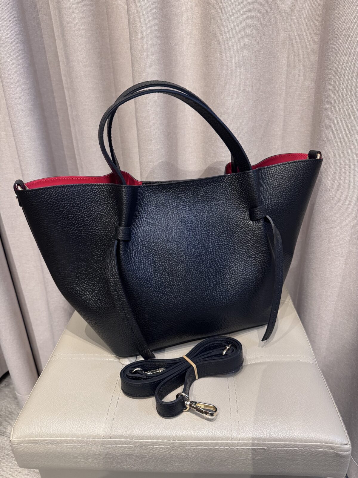 Odinė, juoda itališka rankinė