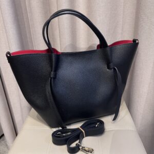 Odinė, juoda itališka rankinė