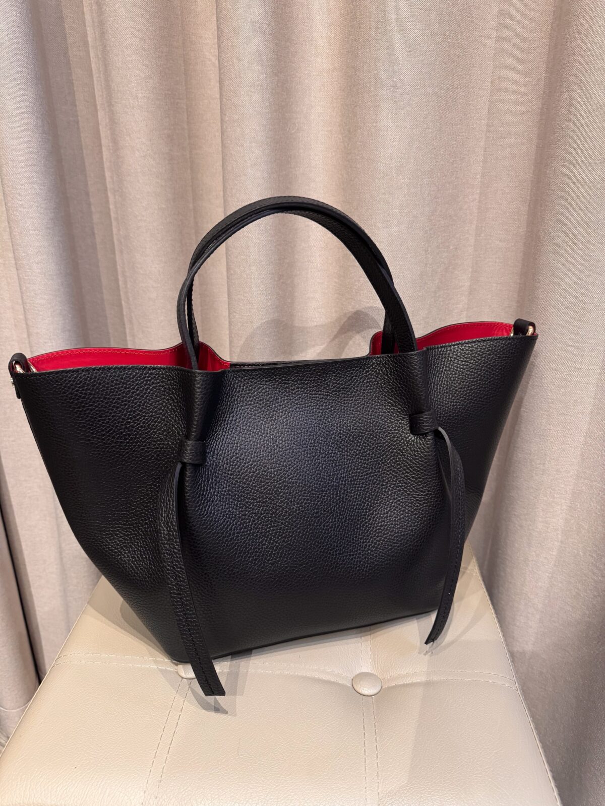 Odinė, juoda itališka rankinė