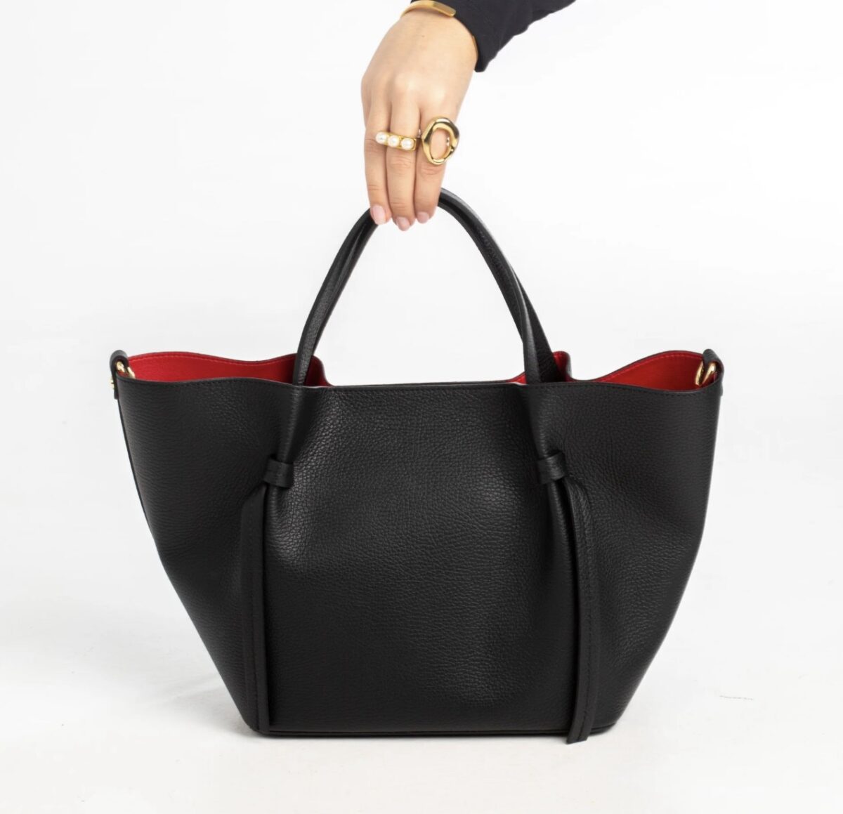 Odinė, juoda itališka rankinė