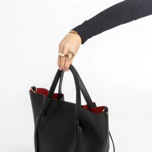 Odinė, juoda itališka rankinė