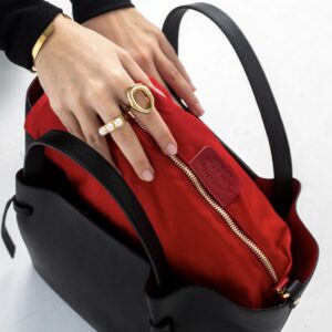 Odinė, juoda itališka rankinė