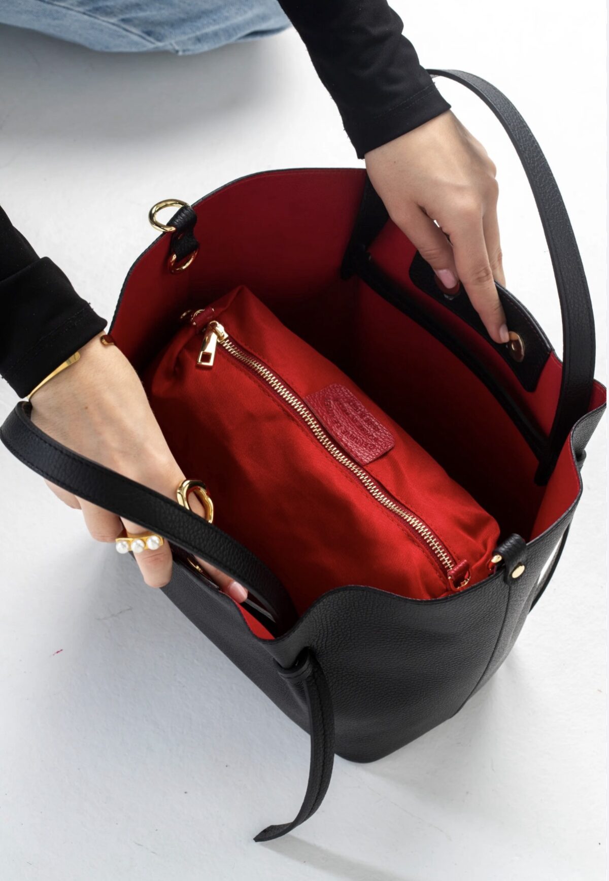 Odinė, juoda itališka rankinė