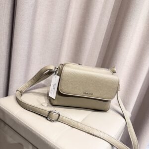 Maža rankinė per petį