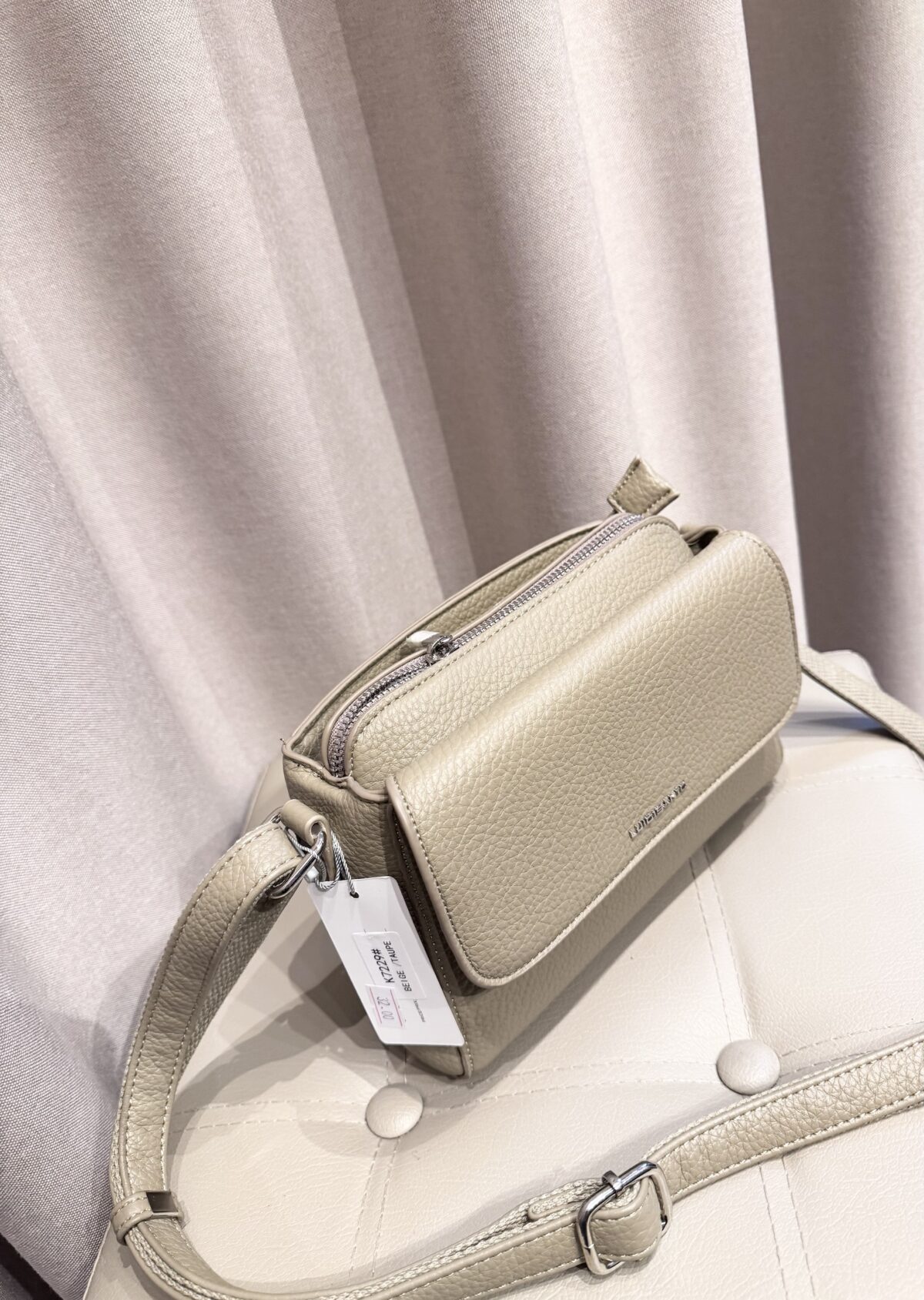 Maža rankinė per petį