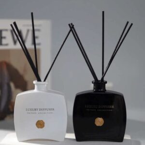 Namų kvapas su lazdelėmis „LA VIE EST BELLE“ — GOLD kolekcija (100 ml)