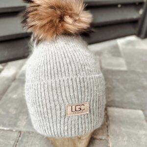 Kepurė su kailiniu bumbulu, UGC Vogue