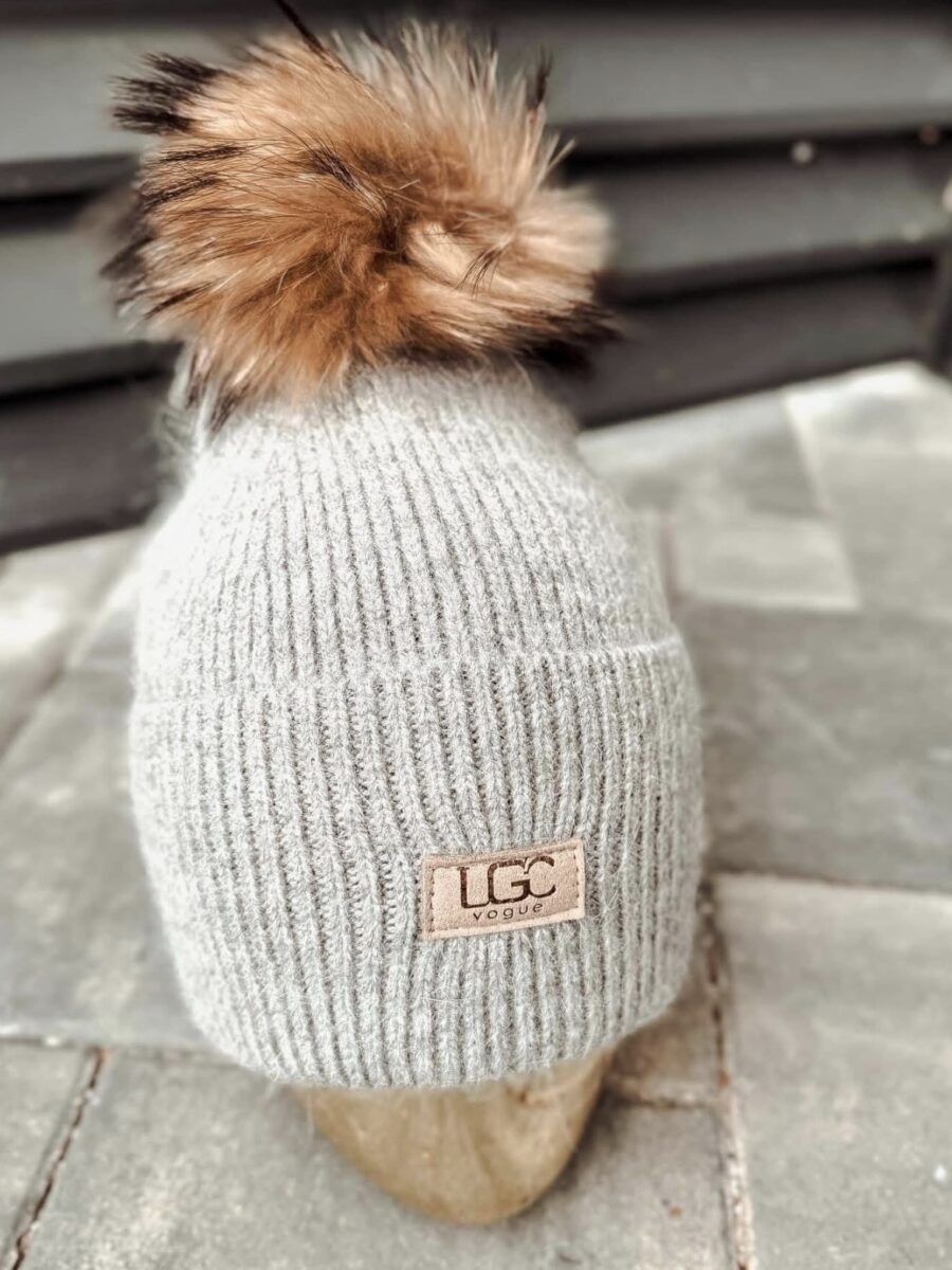 screenshot-569 Kepurė su kailiniu bumbulu, UGC Vogue