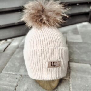 Kepurė su kailiniu bumbulu, UGC Vogue