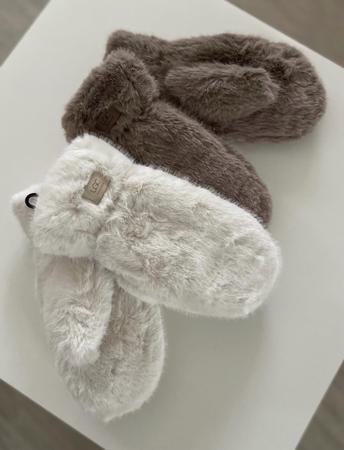 Kailinės UGC kumštinės pirštinės – šiltos žieminės pirštinės su dirbtinio kailio išore