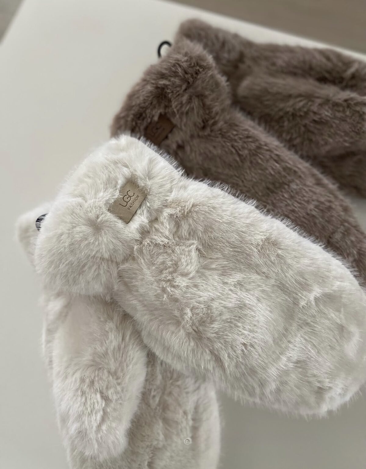 Kailinės UGC kumštinės pirštinės – šiltos žieminės pirštinės su dirbtinio kailio išore