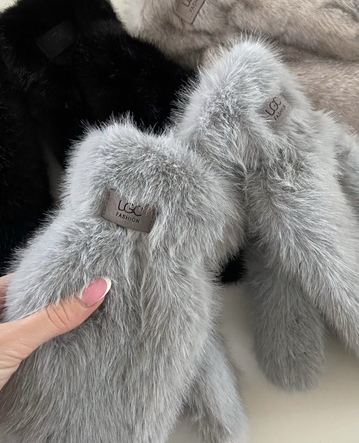 Kailinės UGC kumštinės pirštinės – šiltos žieminės pirštinės su dirbtinio kailio išore