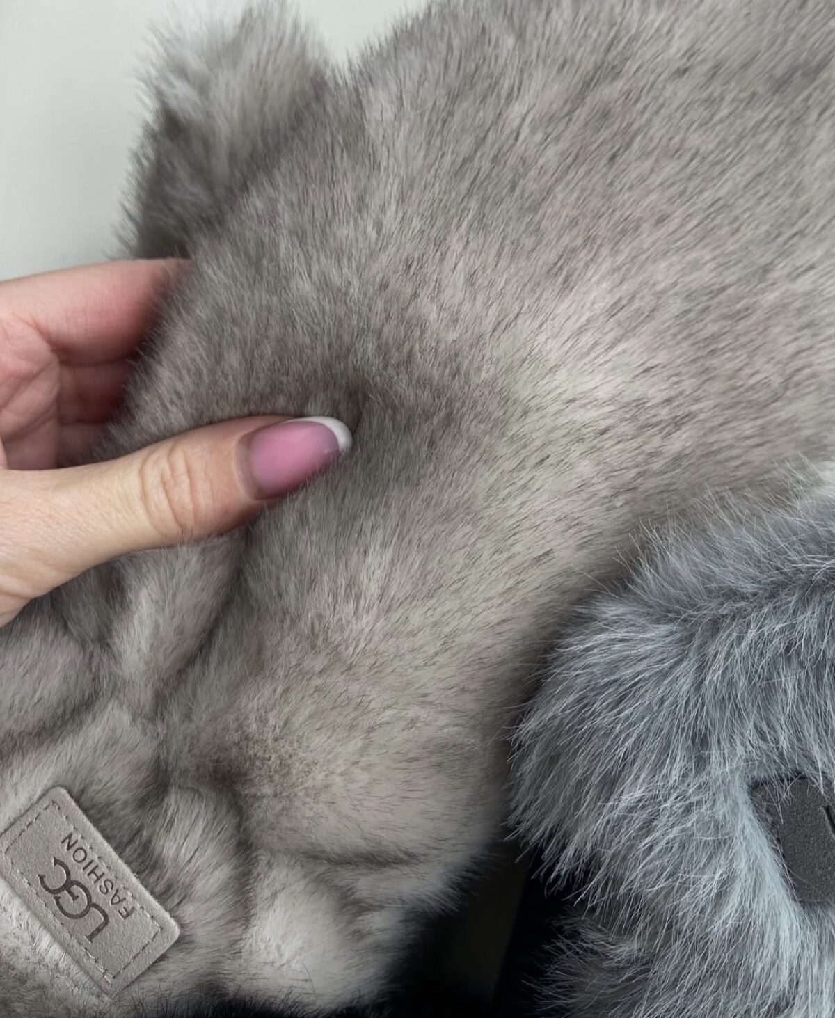 Kailinės UGC kumštinės pirštinės – šiltos žieminės pirštinės su dirbtinio kailio išore