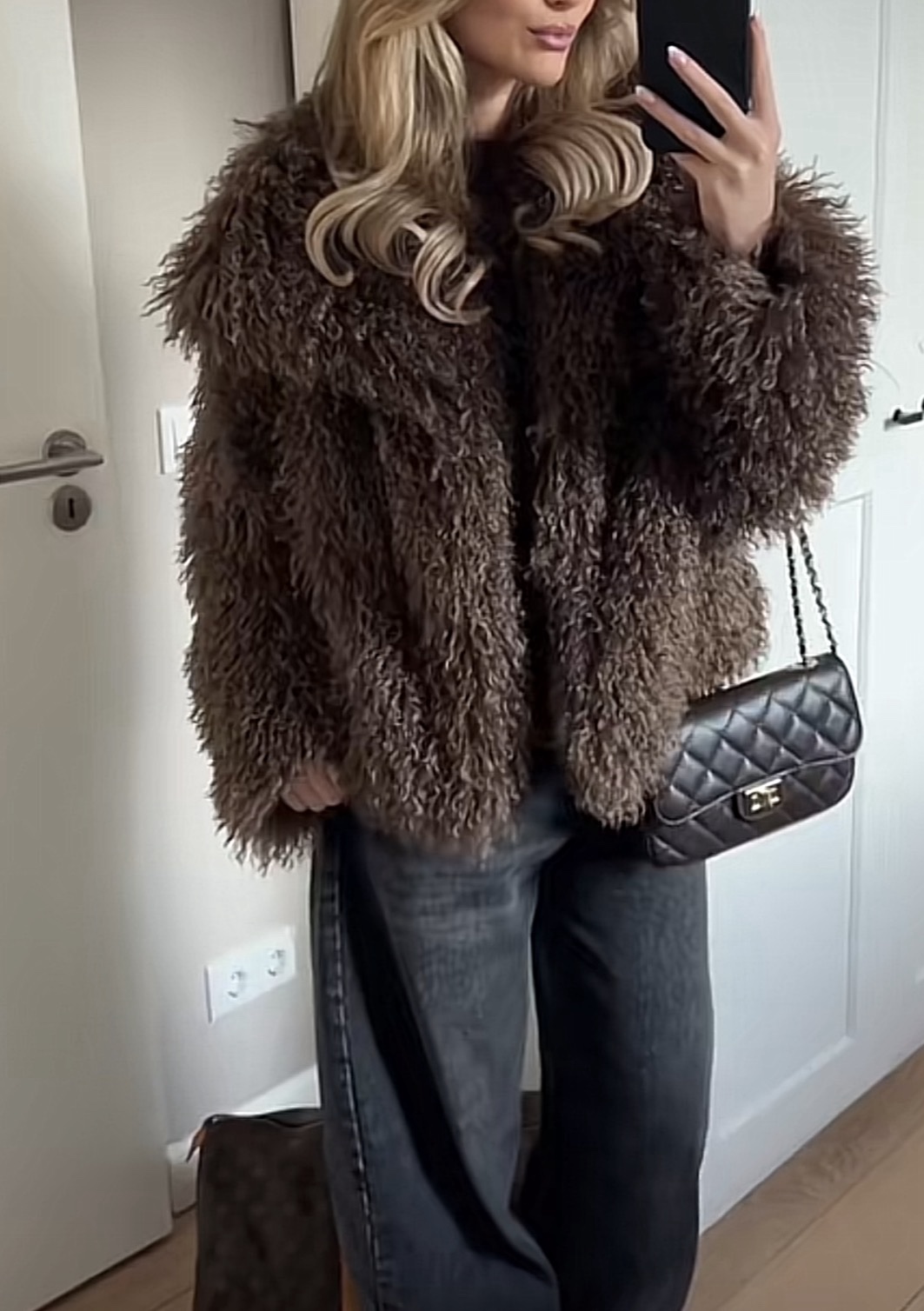 Rudi dirbtiniai kailiniai