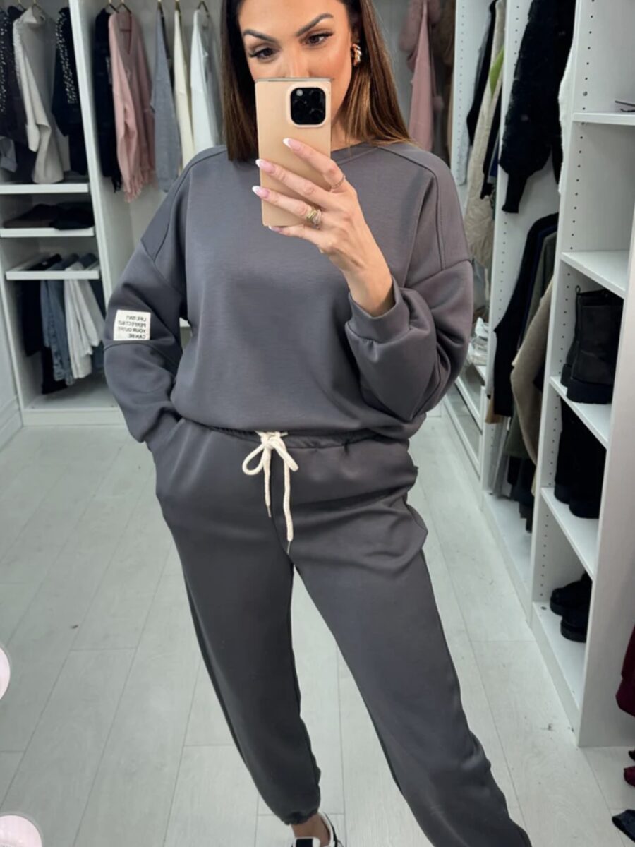 screenshot-624 Pilkas sportinis kostiumėlis