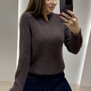 Klasikinis megztinis su 52% baby alpakos vilna – šokolado spalvos