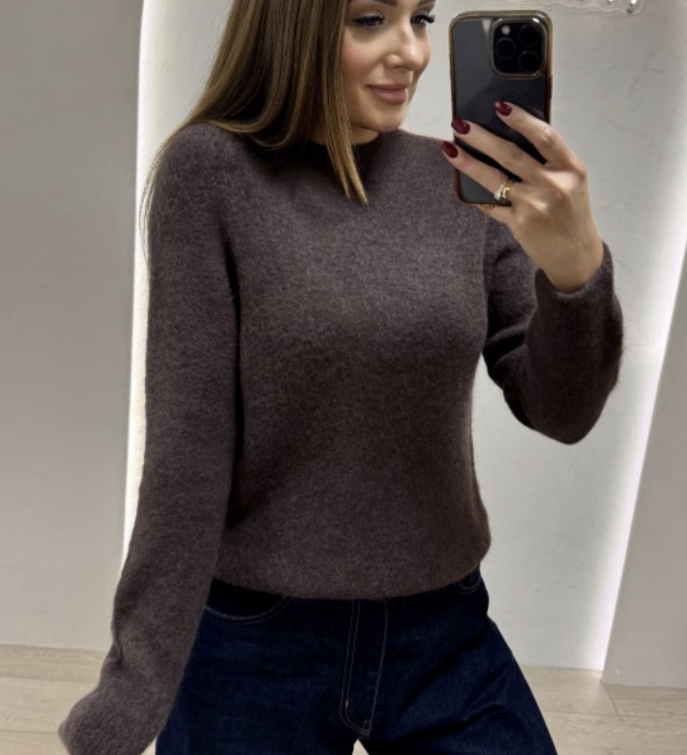 Klasikinis megztinis su 52% baby alpakos vilna – šokolado spalvos