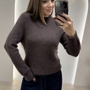 Klasikinis megztinis su 52% baby alpakos vilna – šokolado spalvos