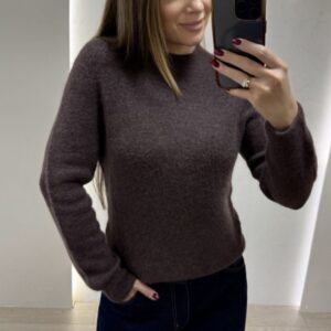 Klasikinis megztinis su 52% baby alpakos vilna – šokolado spalvos