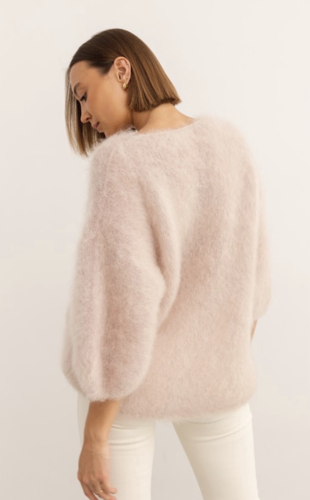 screenshot-694 Minkštas moheros megztinis – moteriškas megztinis (kid mohera, pudros-rožinė)