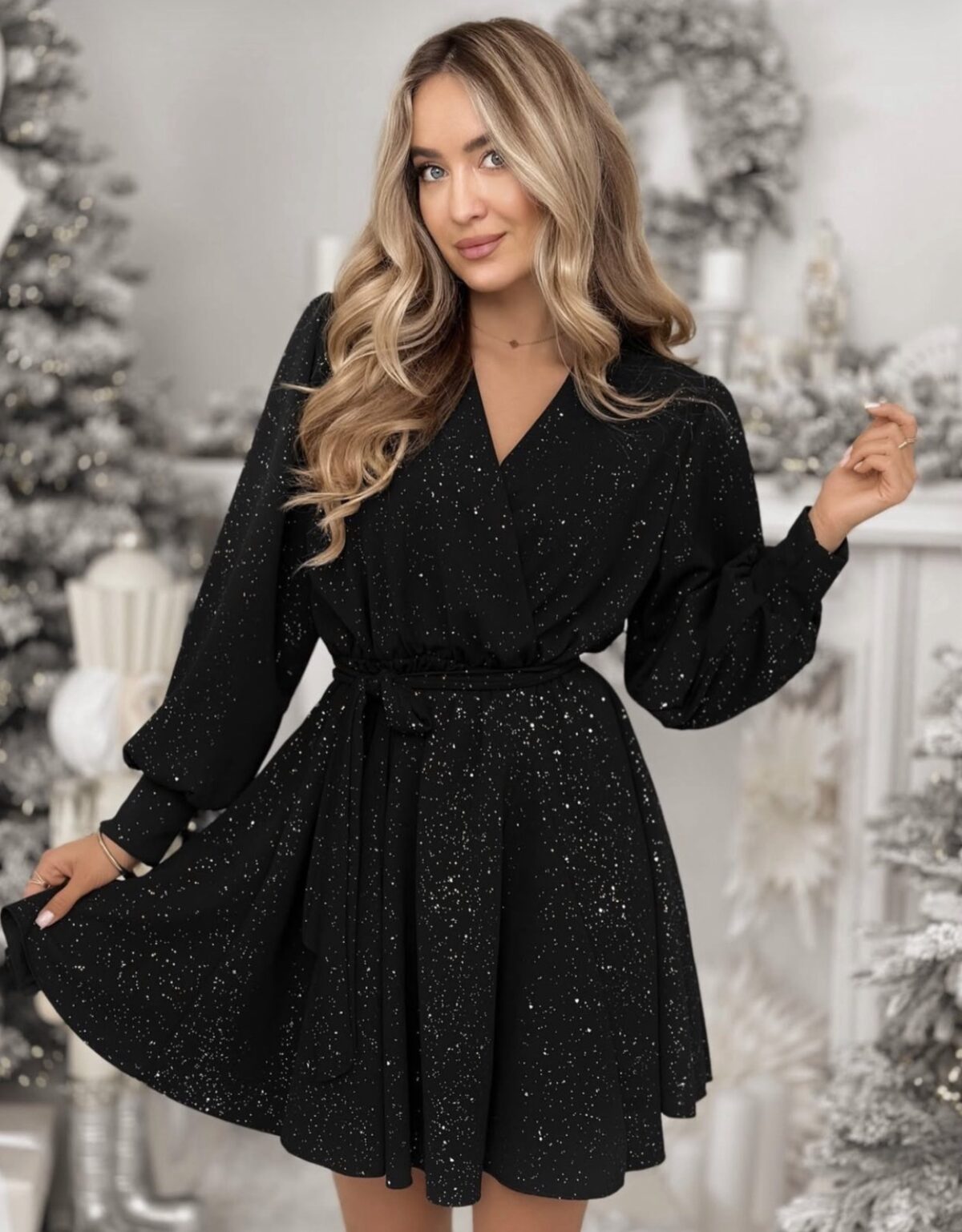 screenshot-756 Elegantiška juoda suknelė – tampri moteriška suknelė