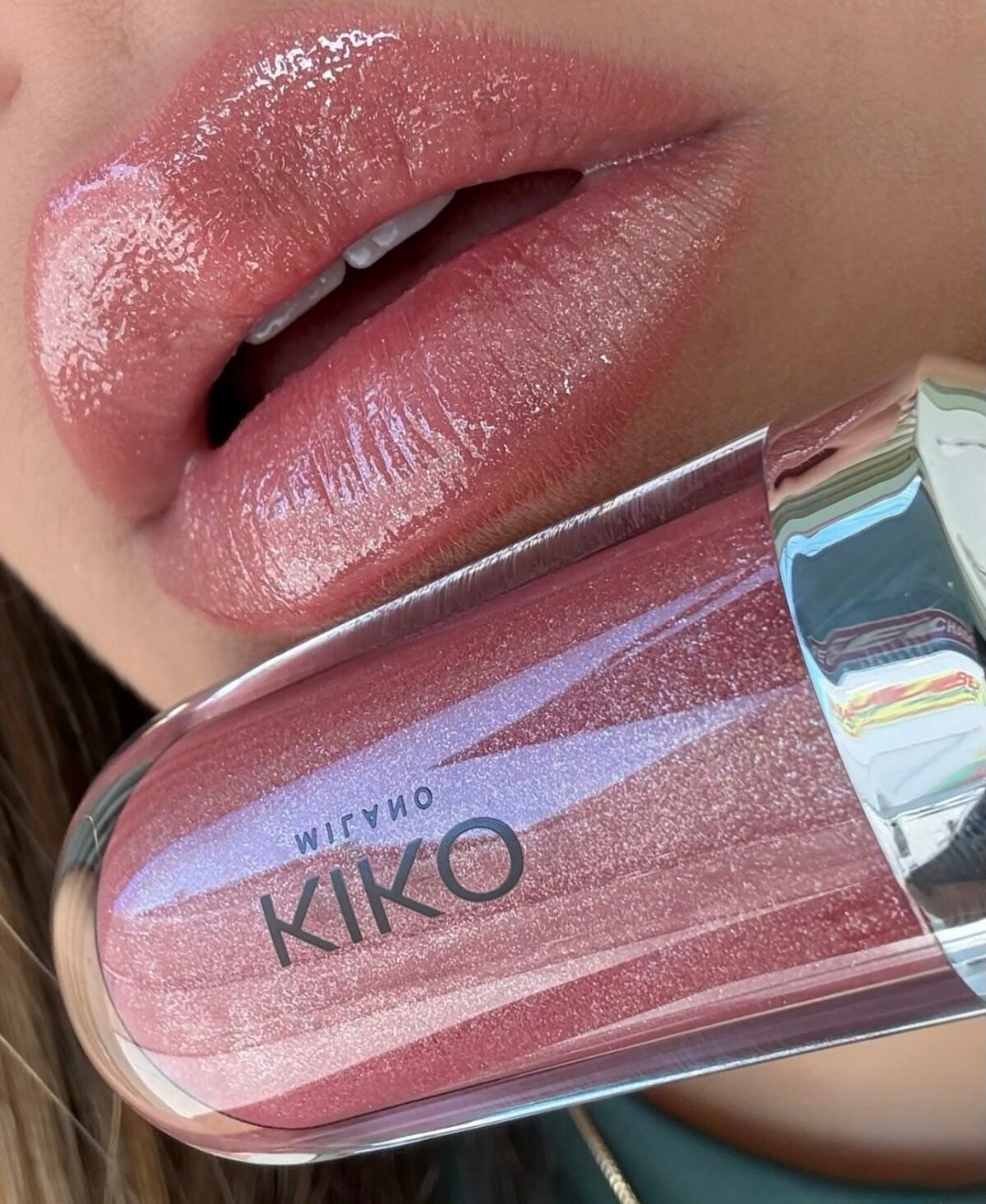 KIKO MILANO 3D Hydra Lipgloss 17 – drėkinamasis lūpų blizgis („Pearly Mauve“)