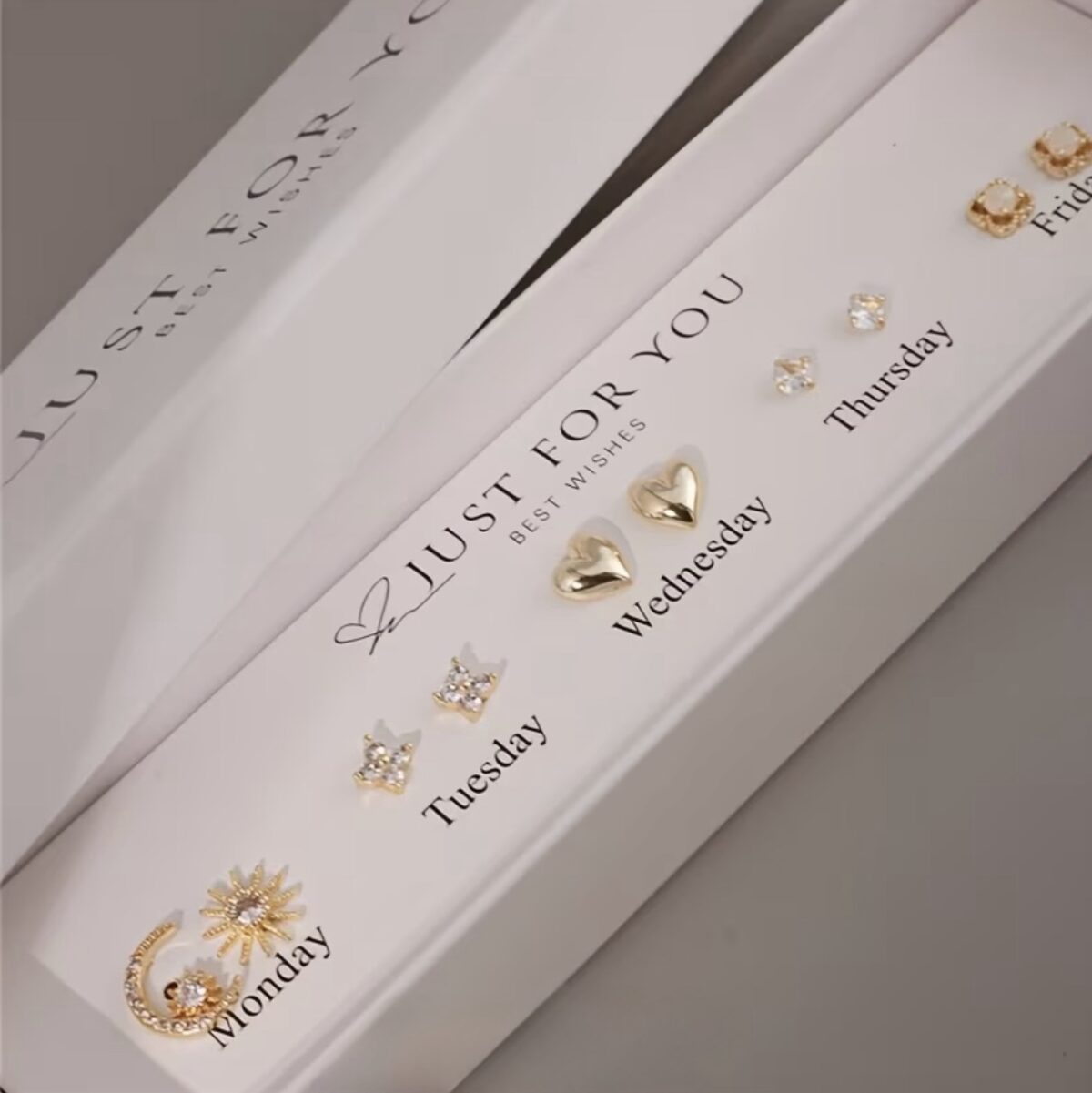 Auskarų rinkinys 5 darbo dienoms