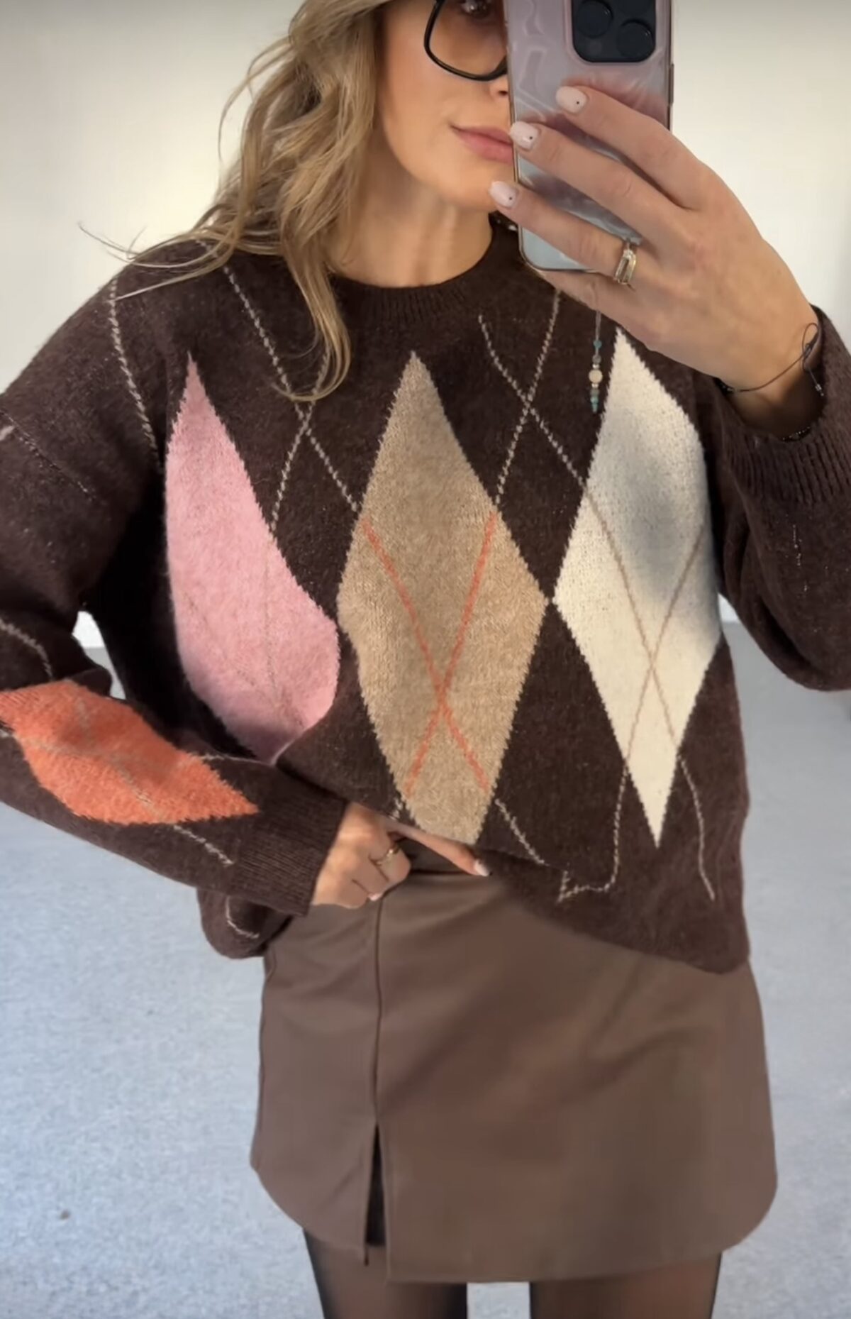 Šiltas megztukas su rombų raštu