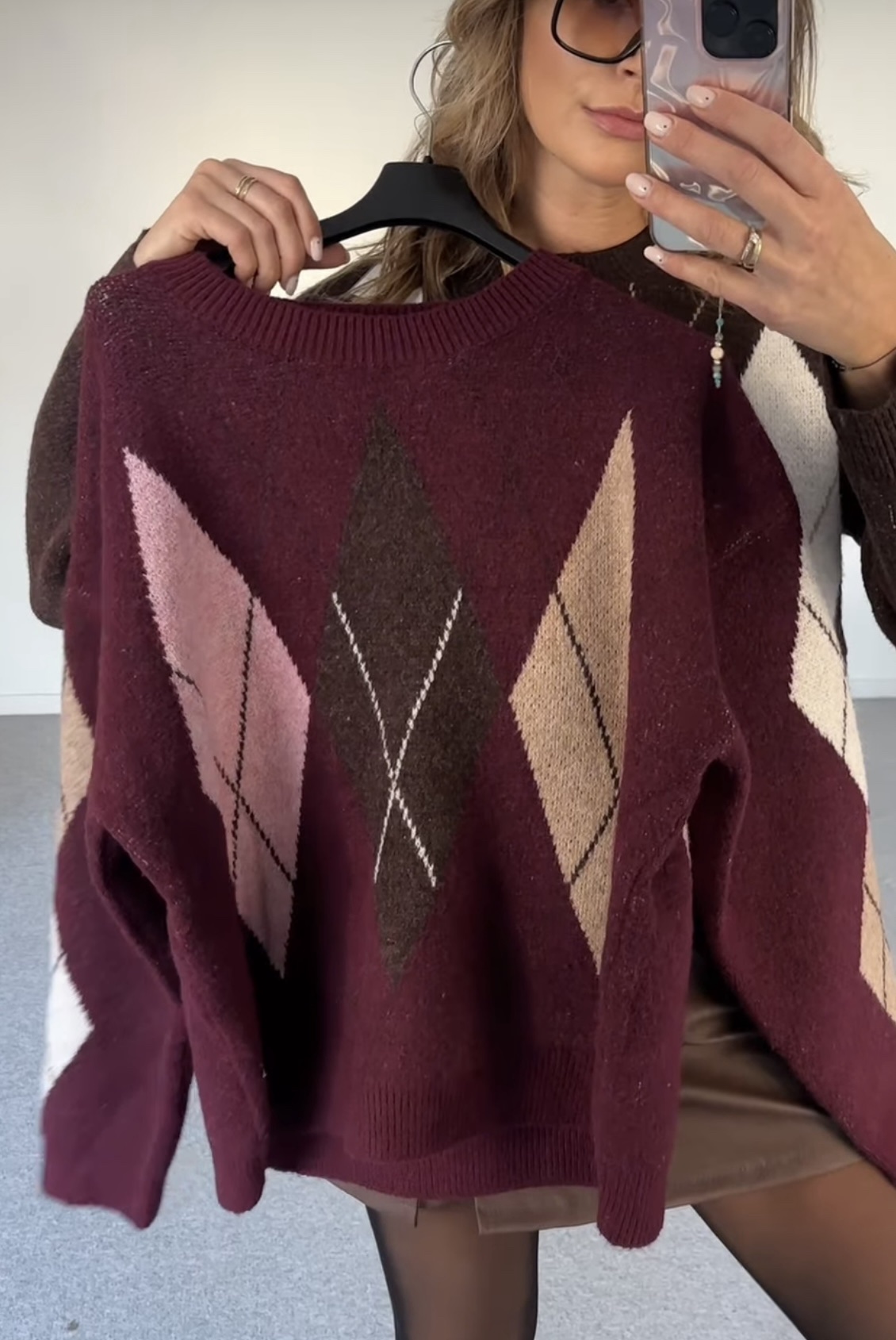 Šiltas megztukas su rombų raštu