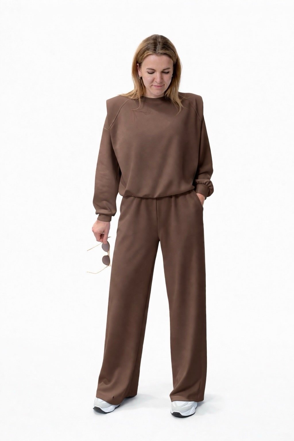 Laisvalaikio kostiumėlis su petukais