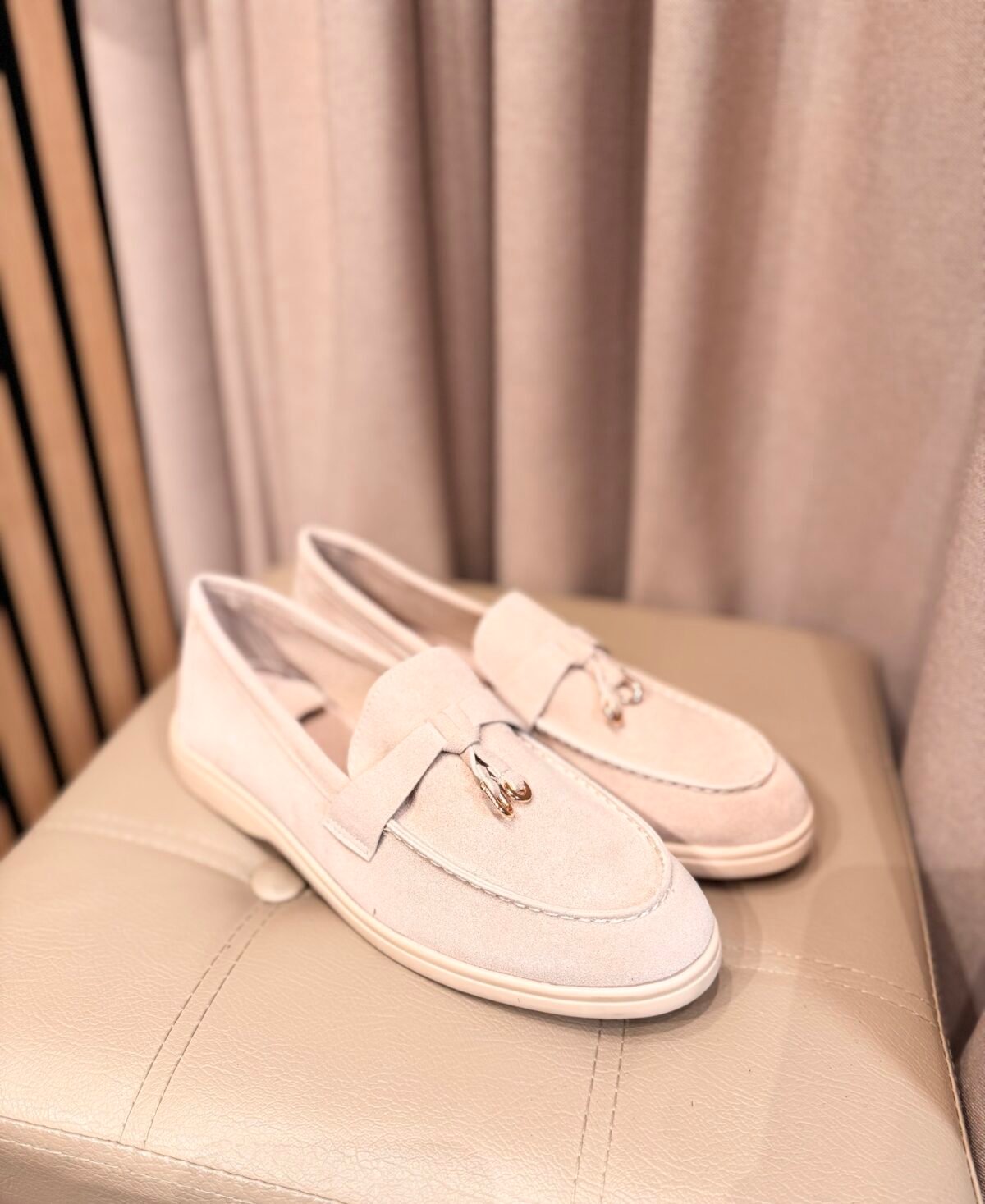 img_8688 Kreminiai mokasinai iš natūralios zomšos odos