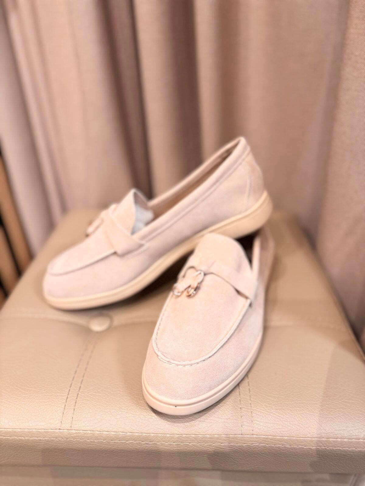 img_8689-2 Kreminiai mokasinai iš natūralios zomšos odos