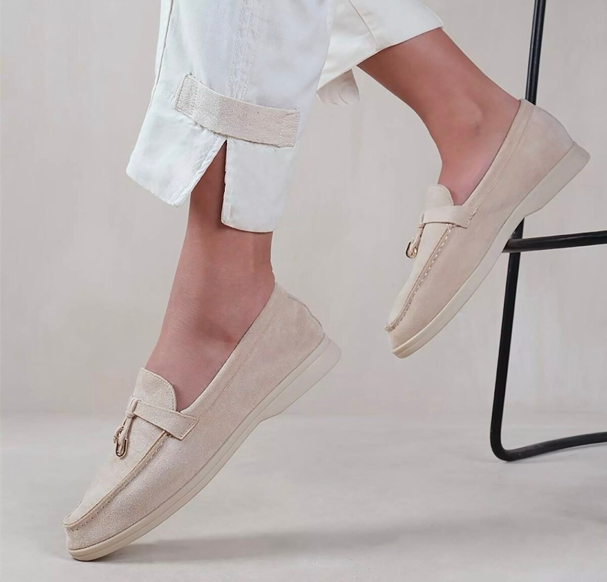 screenshot-903 Kreminiai mokasinai iš natūralios zomšos odos