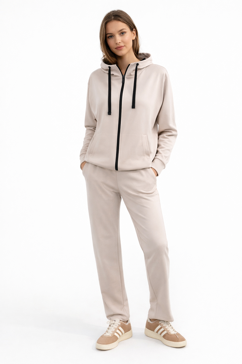 Žalios spalvos laisvalaikio moteriškas kostiumėlis (be pūkelio)