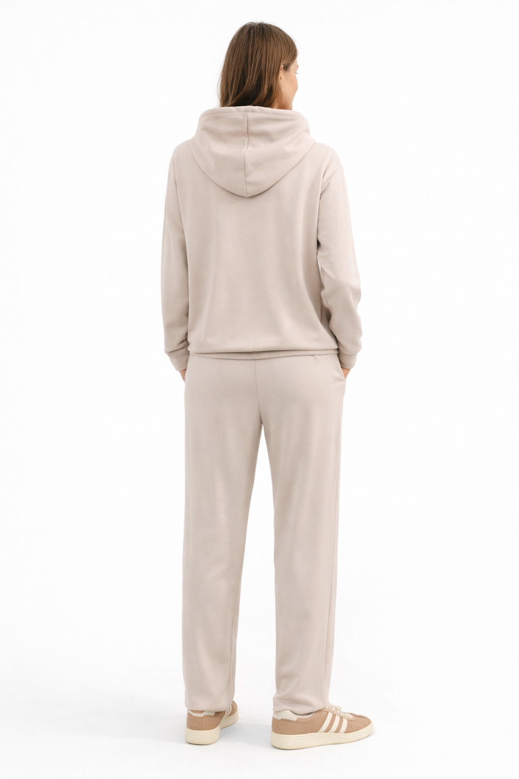 Kreminės spalvos laisvalaikio moteriškas kostiumėlis (be pūkelio)