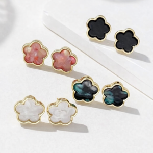 4 porų auskarų rinkinys – gėlytės