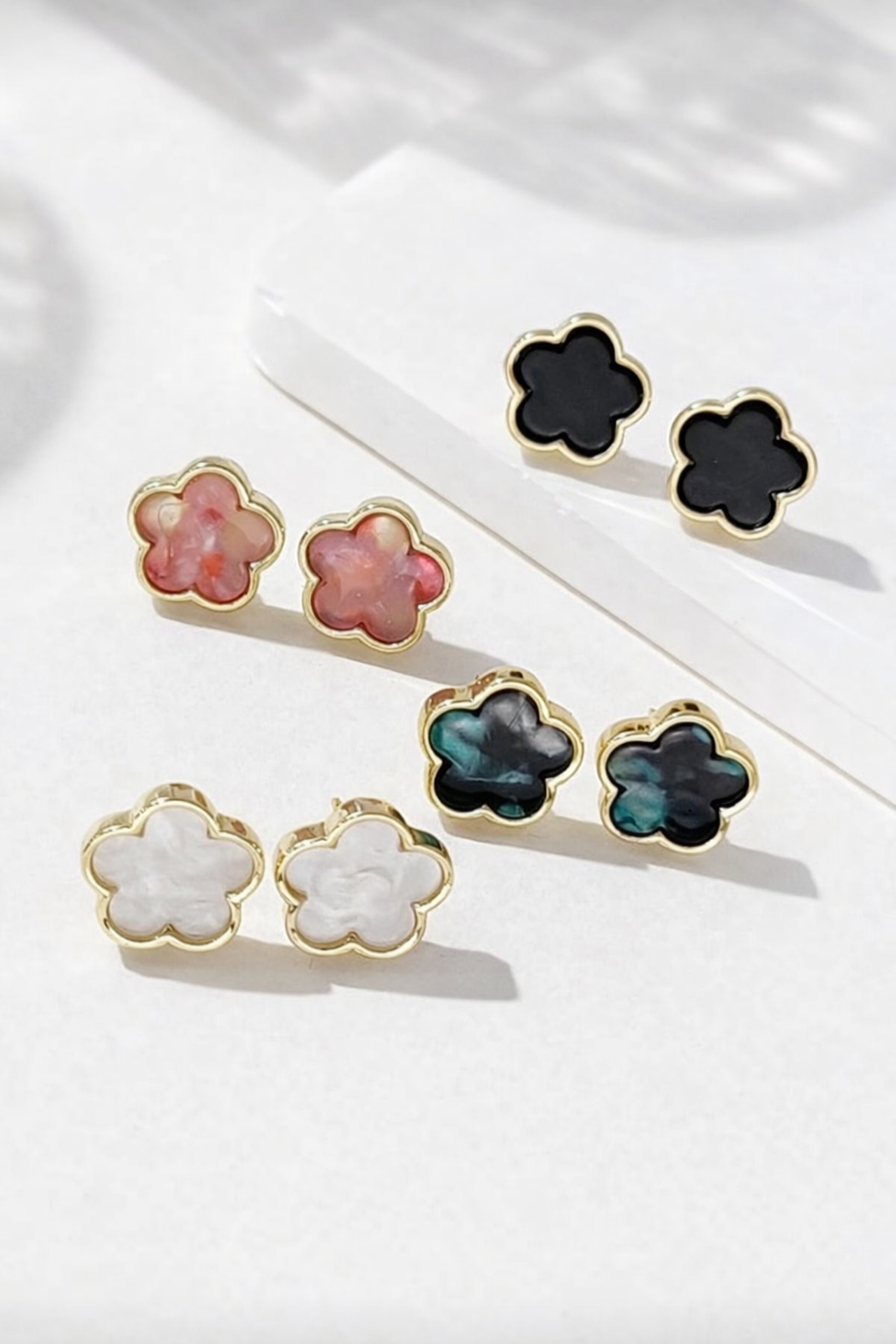 4 porų auskarų rinkinys – gėlytės