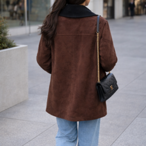 Rudos spalvos zomšinio audinio paltukas su velvetine apykakle