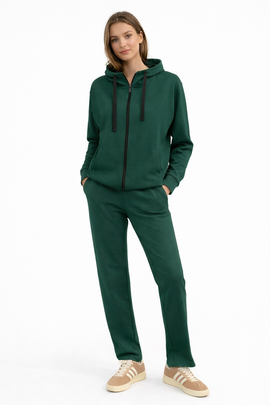 Žalios spalvos laisvalaikio moteriškas kostiumėlis (be pūkelio)