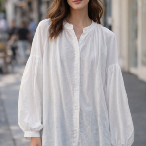 Balti laisvo silueto marškiniai su pūstomis rankovėmis