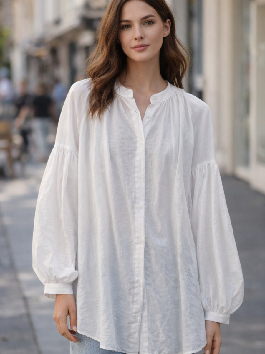 Balti laisvo silueto marškiniai su pūstomis rankovėmis