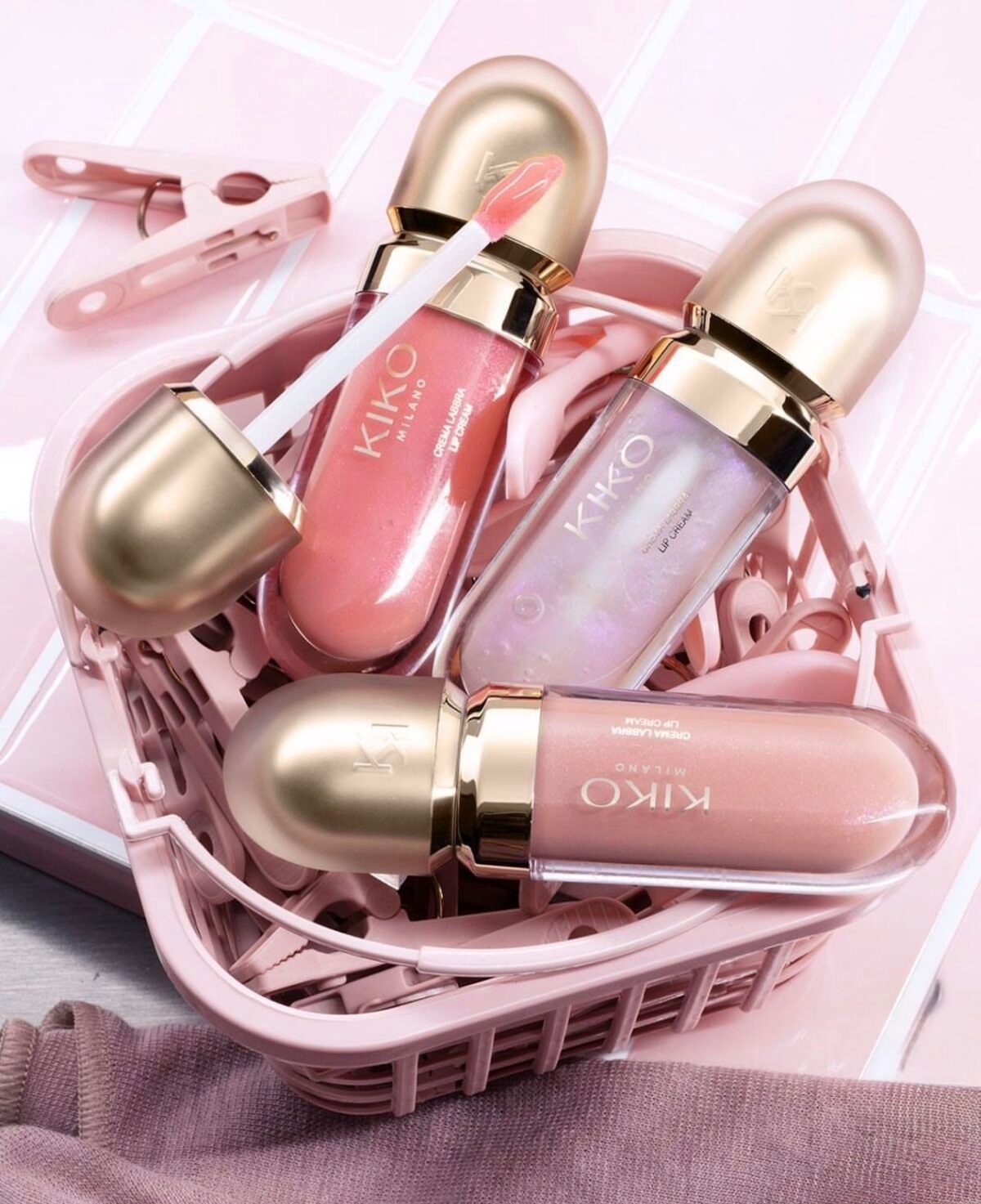 KIKO MILANO Hug Couture Lip Volume Shimmery 02 Candy Shine – putlinamasis lūpų blizgesys (riboto leidimo)