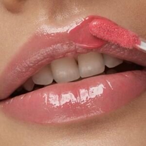 KIKO MILANO Bridgerton Brilliant Bliss Lip Gloss 02 – lūpų blizgesys su spindesiu (riboto leidimo)